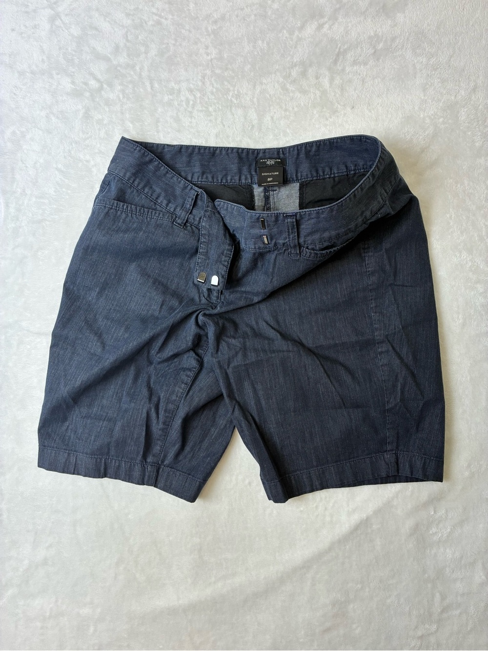 Ann Taylor Signature Petite 8P Blue Chambray Chino Shorts Stretch Pockets